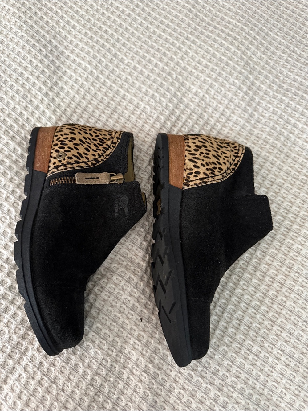 Sorel Black Suede Ankle Booties in size 7
